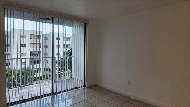 Foto del edificio - 8185 NW 7th St