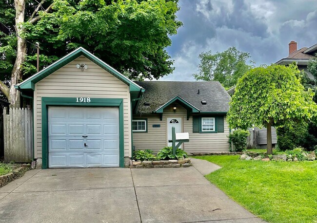 Building Photo - Charming Completely Remodeled Home!