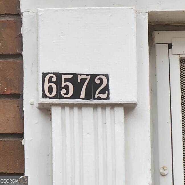 Foto del edificio - 6572 Sleepy Hollow Ln