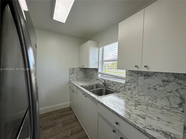 Foto del edificio - 5841 SW 36th Ct