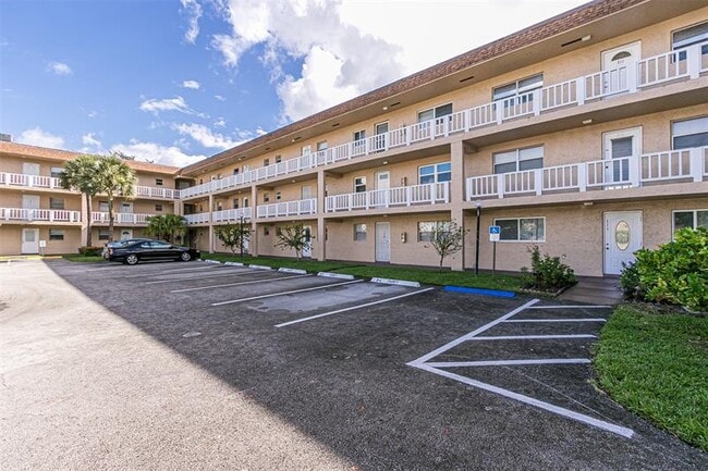 Foto del edificio - 608 SW Natura Blvd