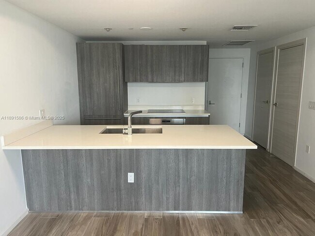 Foto del edificio - 801 S Miami Ave