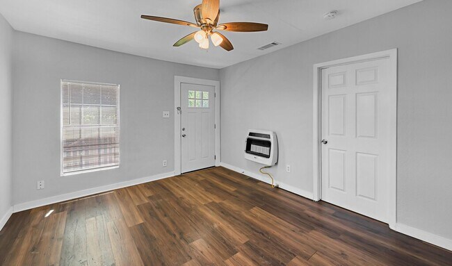 Foto del edificio - Updated 2 Bedroom Rental with Large Backyard
