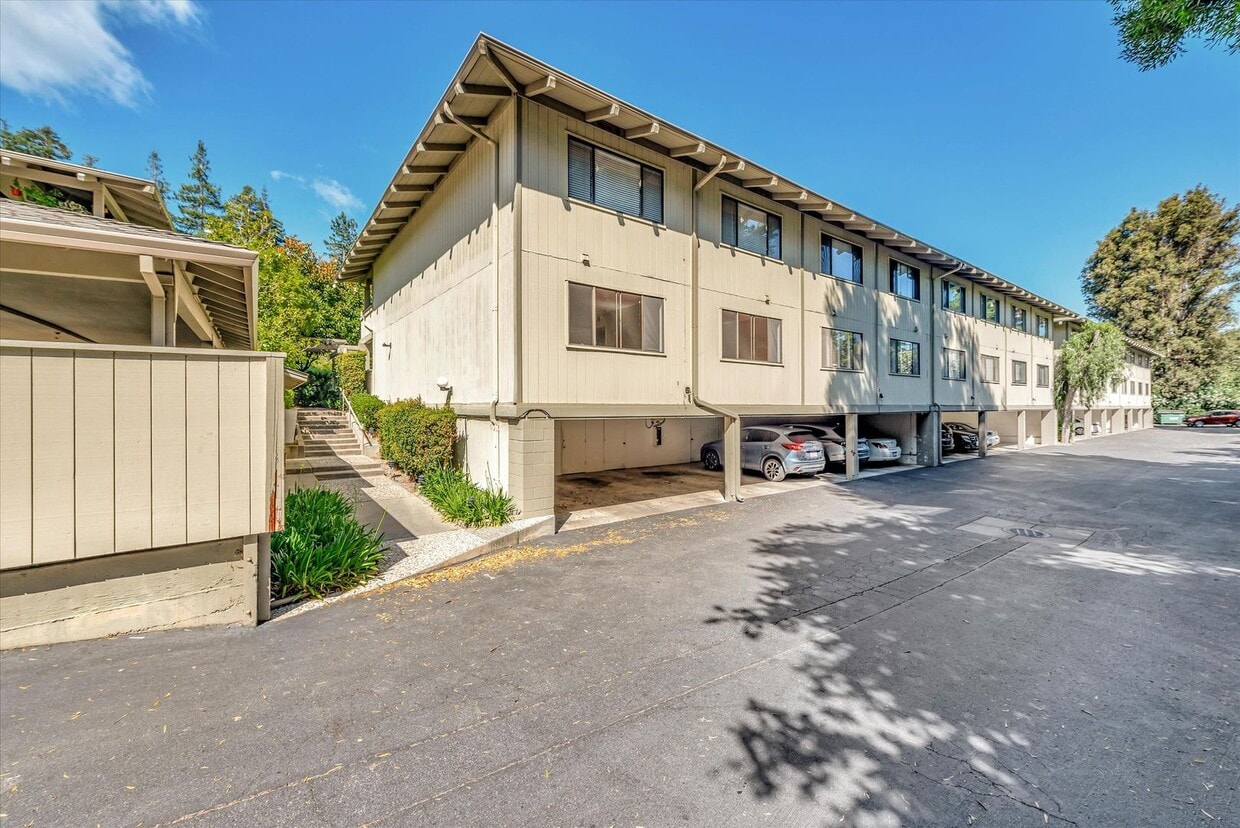 Hidden Gem at Saratoga Creekside – End Uni... - Hidden Gem at Saratoga Creekside – End Uni...