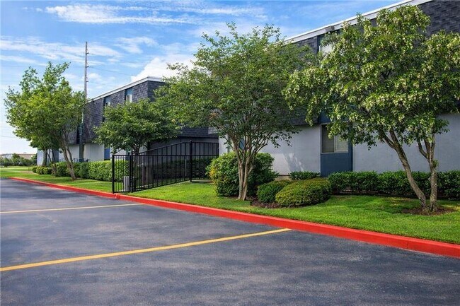 Foto del edificio - McMullen Square