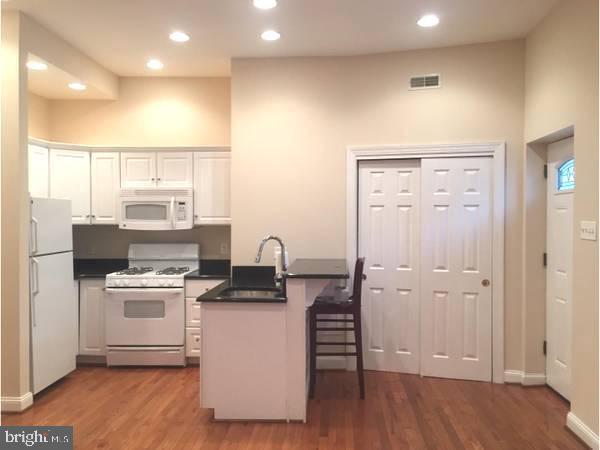 Building Photo - 4620 Umbria St