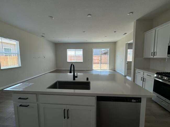 Building Photo - 8260 Honor Ct
