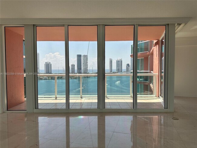 Foto del edificio - 3370 Hidden Bay Dr