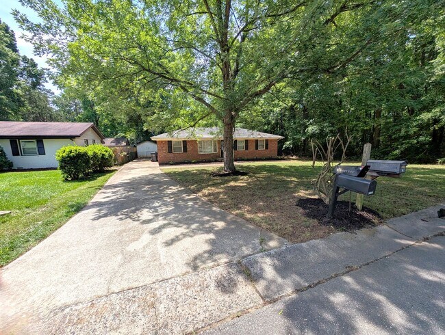 Foto del edificio - Charming Ranch Style home located in Forest Pawtuckett Community in NC!