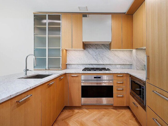 Foto del edificio - 300 W 122nd St