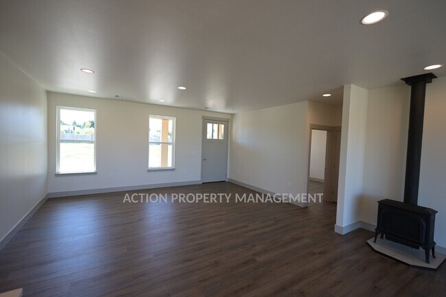 Building Photo - Beautiful no-step entry 3 bed 2 bath home in Sequim