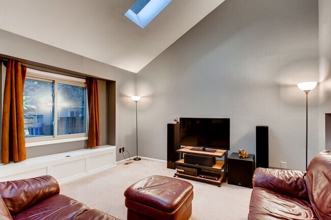 Foto del edificio - 3 bed, 2 bath Multi-Level Home on Cul-De-Sac