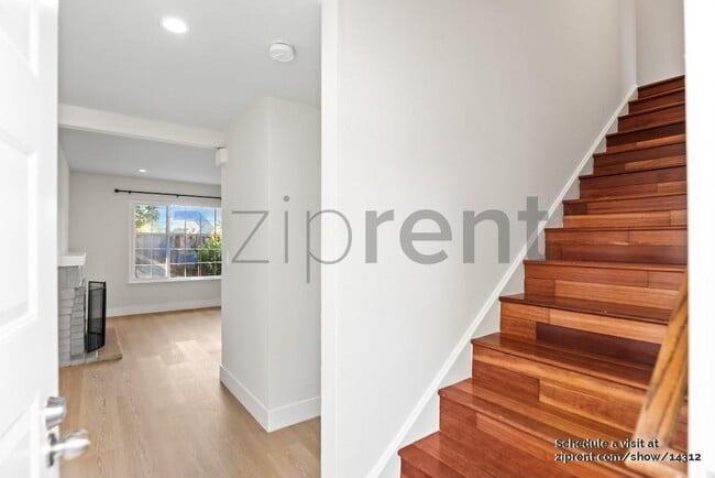 Building Photo - 735 Creekland Cir