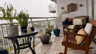 Building Photo - 18031 Biscayne Blvd