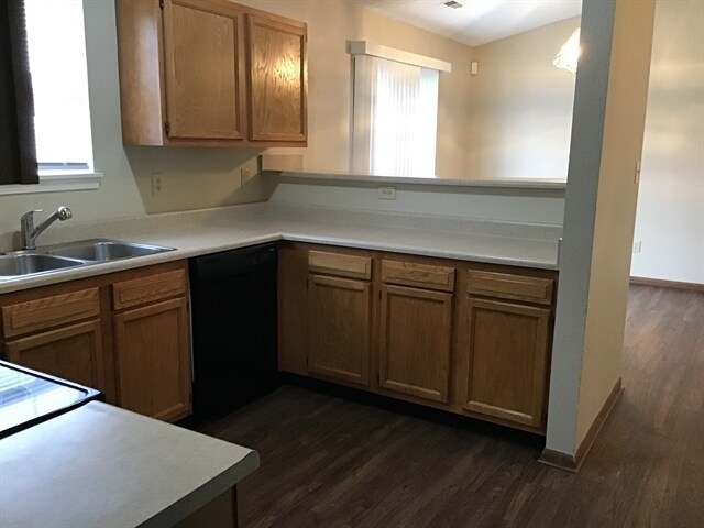 Foto del edificio - 8539 Coralberry Ln