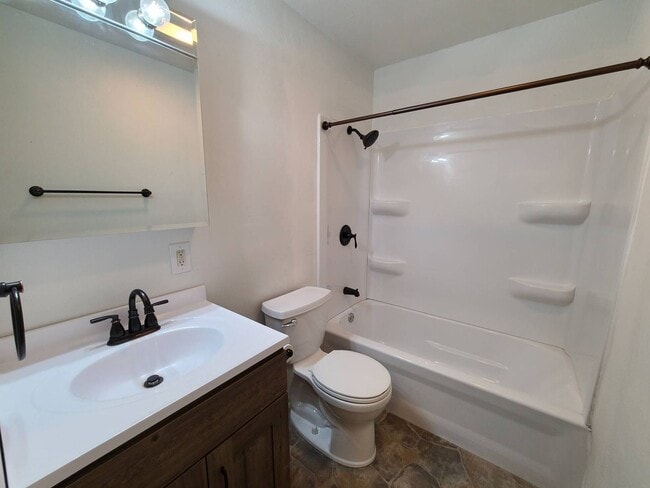 Building Photo - 3 Bedroom 1 Bath Ranch Near Schools and Pa...