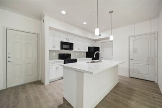 Building Photo - 11925 Jones Rd