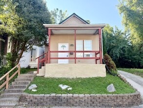Building Photo - 512 E Elm St
