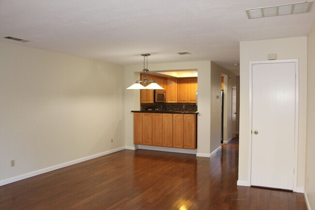 Building Photo - The Orchards- 962 Cherry Glen 2 bedroom 2....