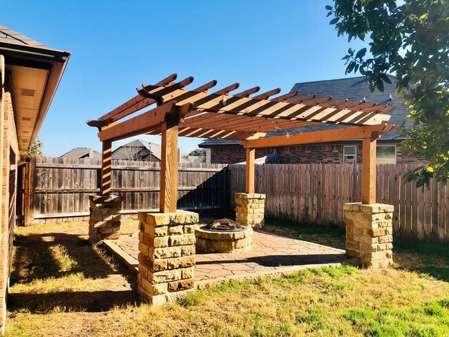 Building Photo - 606 Tumbleweed Dr