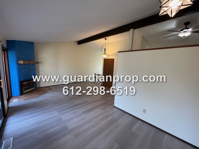Building Photo - Townhouse Available Now, Open Floor Plan, ...