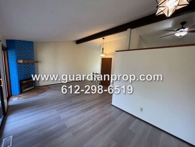 Foto del edificio - Townhouse Available Now, Open Floor Plan, ...