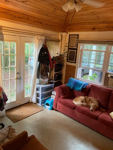 enclosed porch - 186 Bradley St