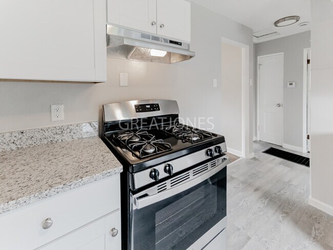 Foto del edificio - PICK YOUR GIFT OF $200 OFF YOUR FIRST FULL...