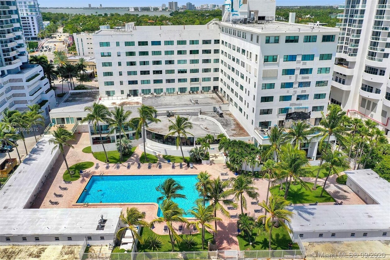 Primary Photo - 6345 Collins Ave