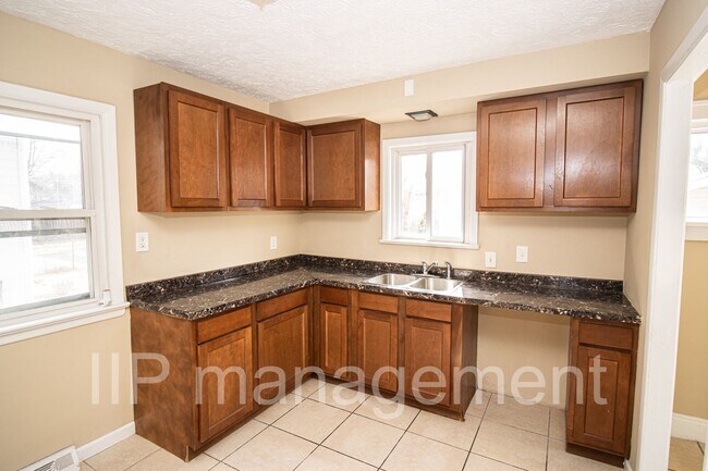Building Photo - 4BR 2BA Home in Cleveland Heights