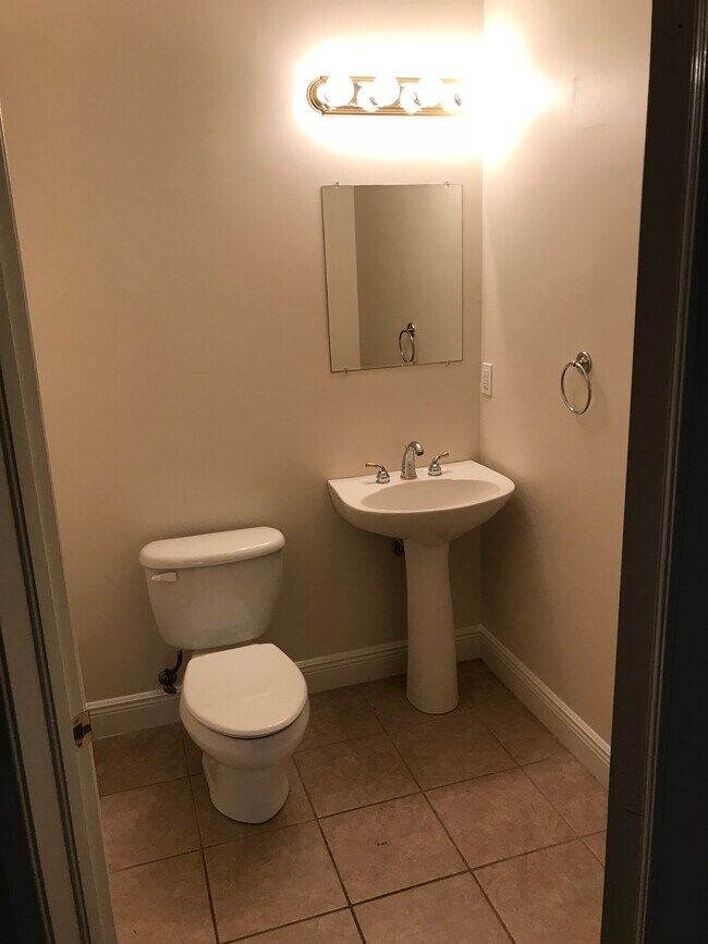 Building Photo - 5111 W Hyde Park Ct