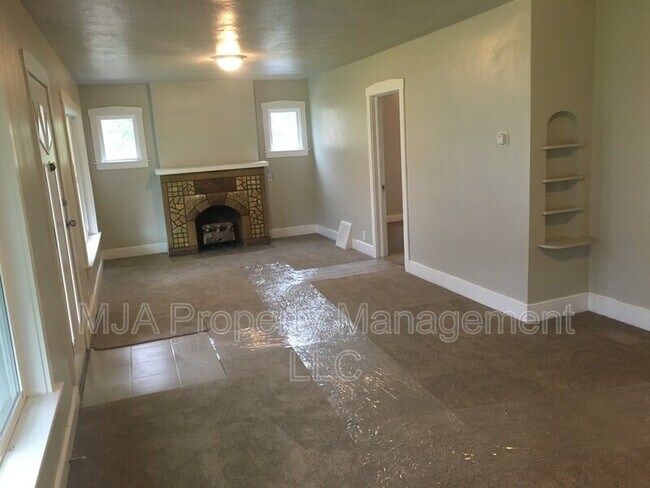 Building Photo - 3597 4400 W