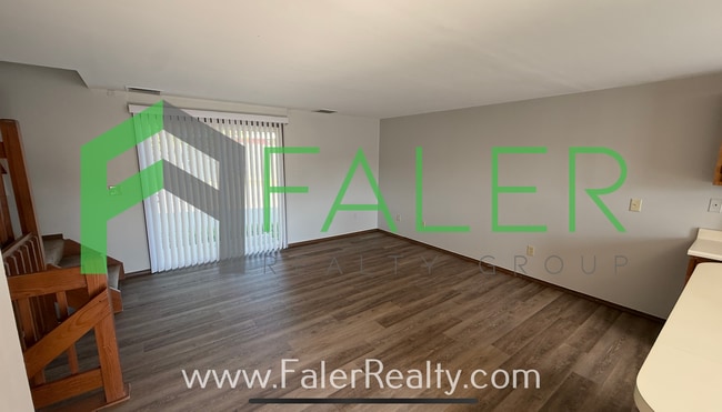 Building Photo - 2 Bed, 1.5 Bath Townhome