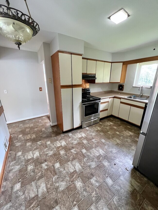 Foto del edificio - Spacious Mid Century Ranch with Finished B...