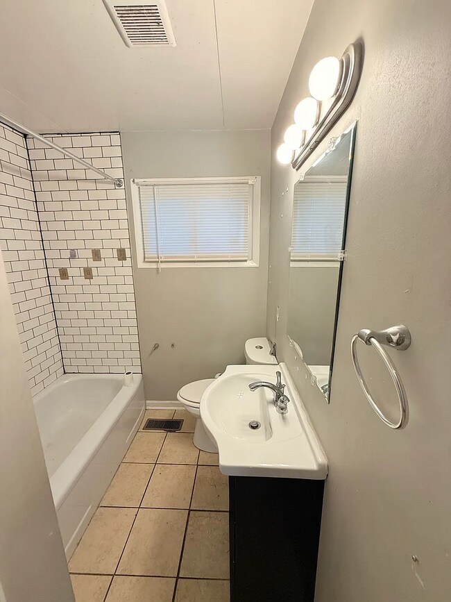Foto del edificio - 5269 N 68th St