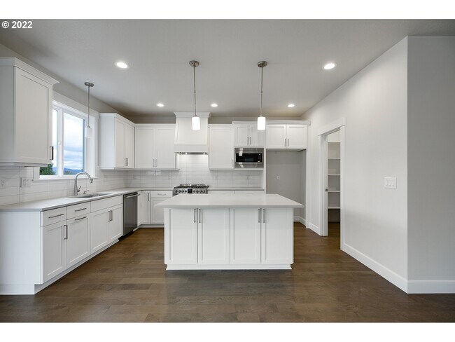 Kitchen - 14061 SE Piper Cub Way
