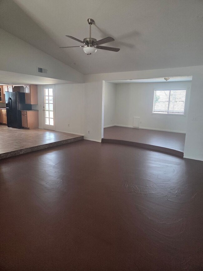 Foto del edificio - 4 bed 2 bath single story home in Alta Mesa + RV gate and large backyard