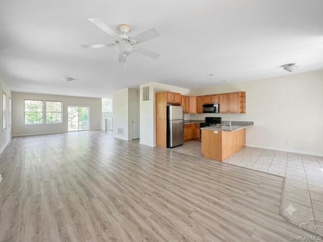 Building Photo - 61 N River Dr