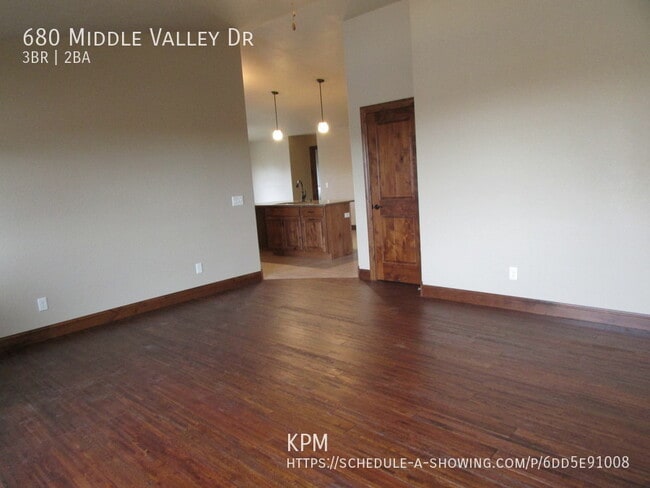Foto del edificio - 680 Middle Valley Dr
