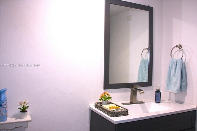 Foto del edificio - 3821 Environ Blvd
