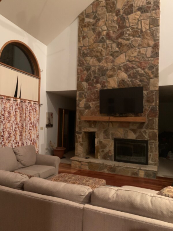 Foto del edificio - 4400 Twin Oaks Dr