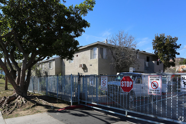 Building Photo - Canyon Creek Village