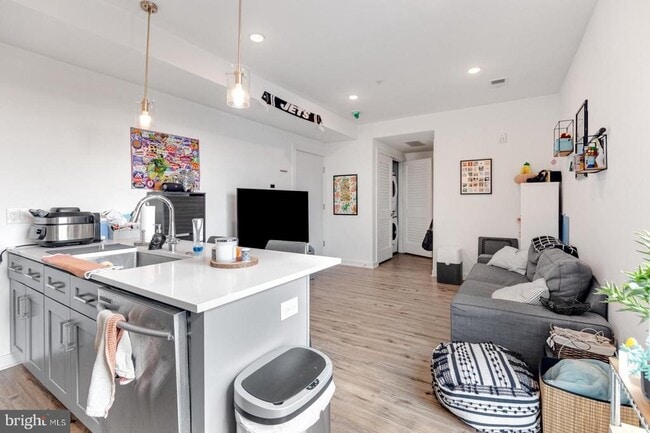 Building Photo - 304 Master St