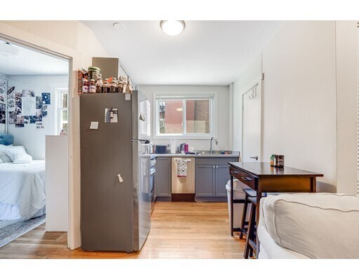 Building Photo - 149 Endicott St