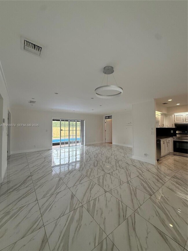 Building Photo - 19253 Carolina Cir