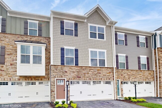Building Photo - 6804 Sycamore Way