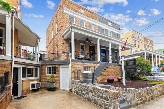 Foto del edificio - 513 Somerset Pl NW