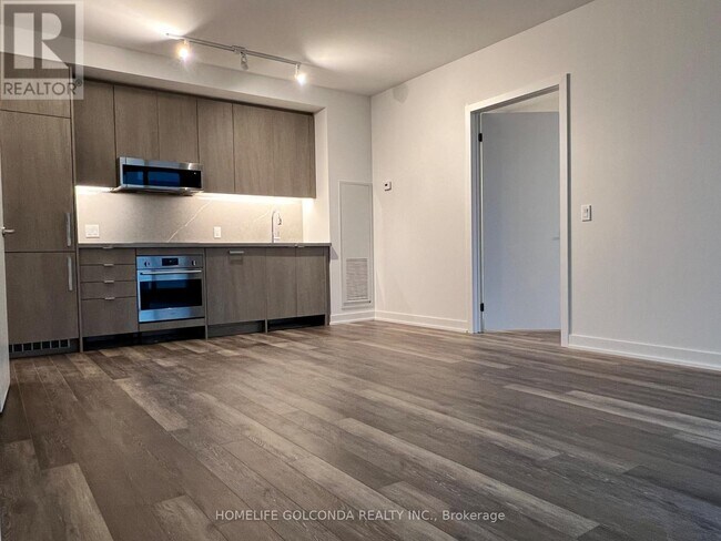 Photo du bâtiment - 250 Lawrence Ave W