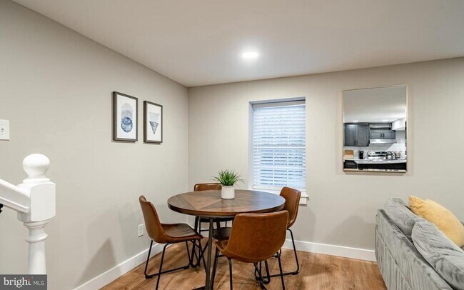 Foto del edificio - 221 W 6th St