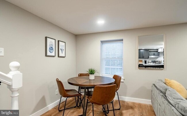 Building Photo - 221 W 6th St